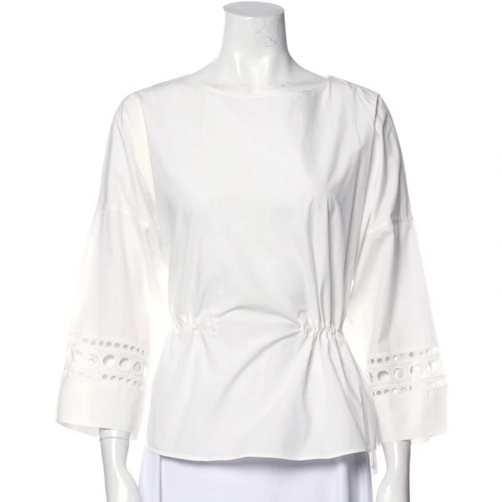Akris Punto Blouse
Three-Quarter Sleeve/Bateau Neckline
Exposed Zip Closure back - Picture 1 of 3